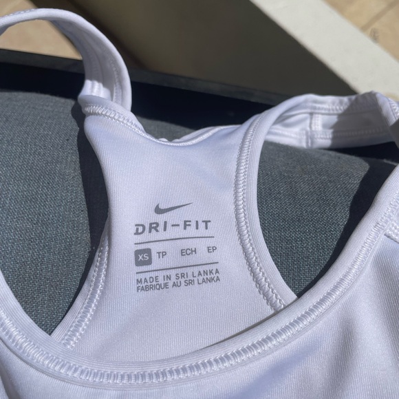 Nike sports bra white and black xs - Picture 2 of 6